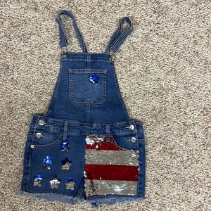 Children’s Size 10 Justice American flag star overalls. Excellent condition.